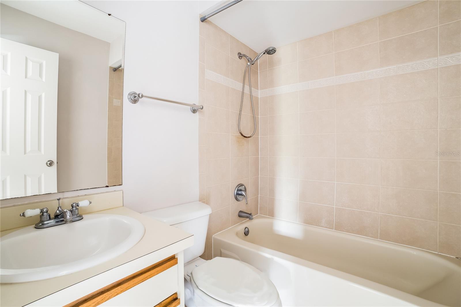 DELTONA LAKES UNIT 5 - Residential Lease