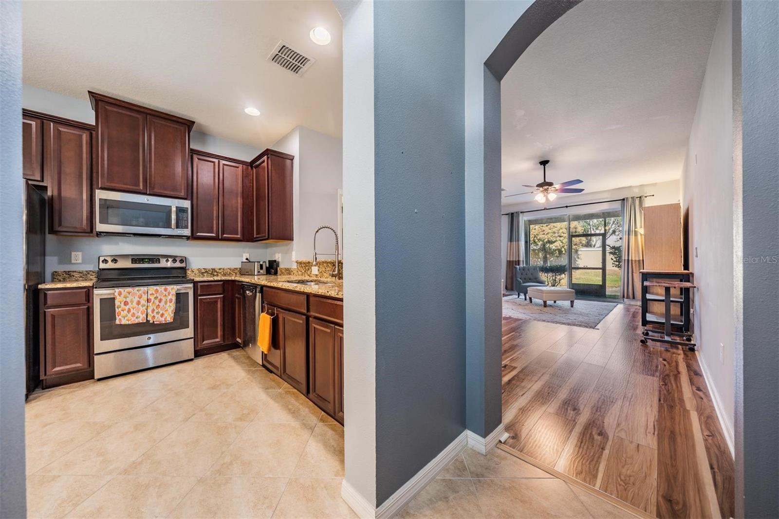 BROADWAY CENTRE TWNHMS - Residential