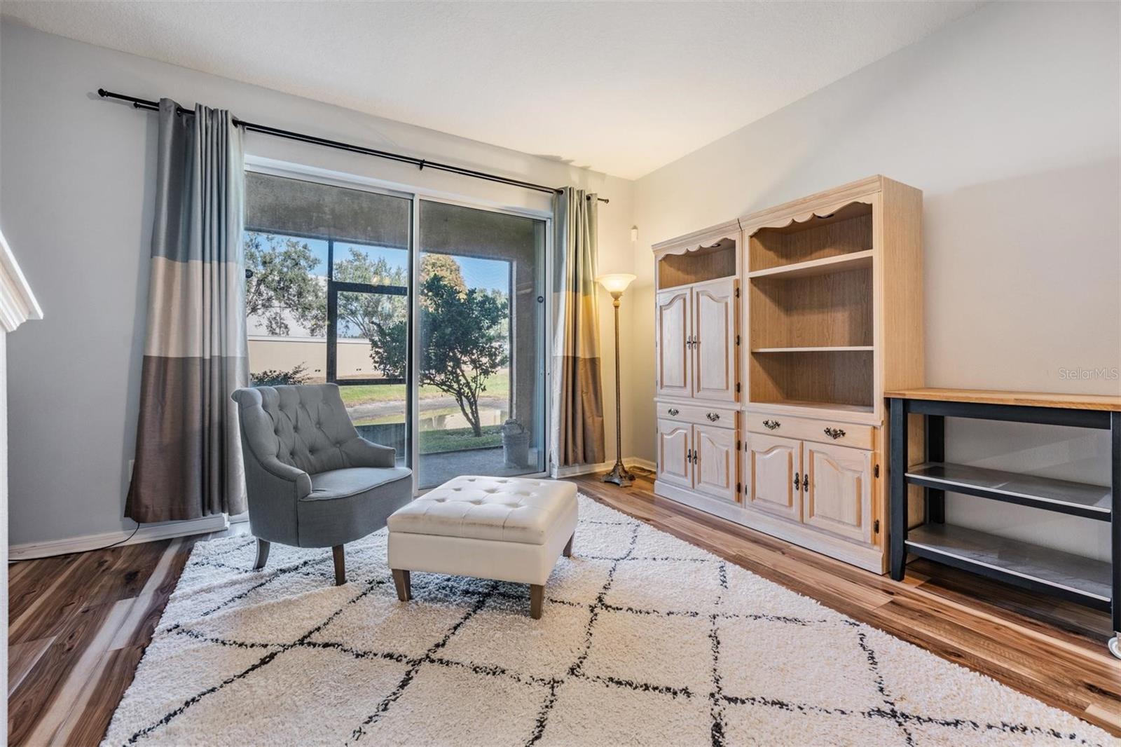 BROADWAY CENTRE TWNHMS - Residential