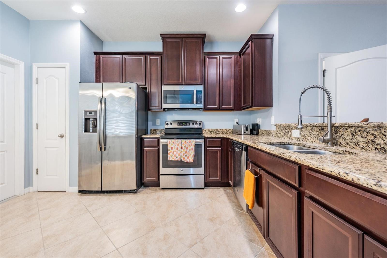 BROADWAY CENTRE TWNHMS - Residential