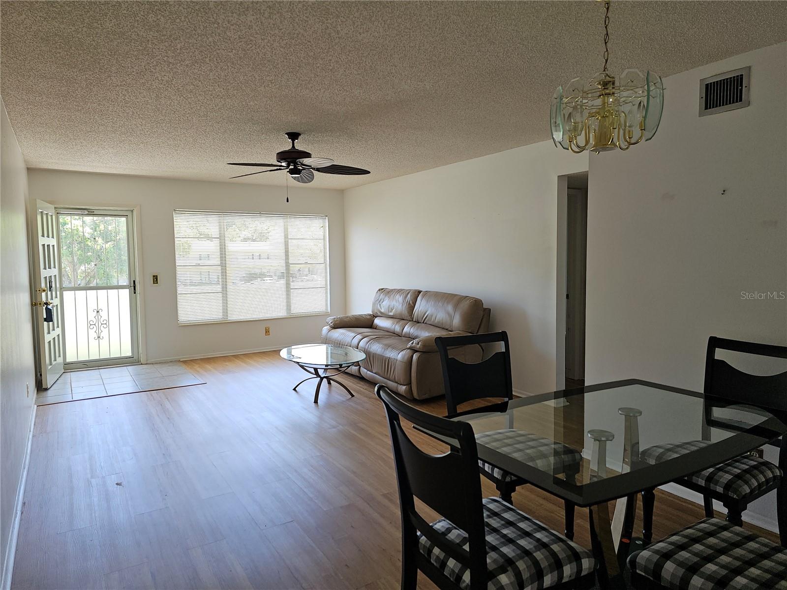 ON TOP OF THE WORLD - Residential