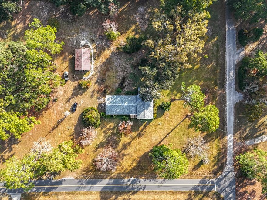 Beautiful home with newly installed roof, new Well, new water heater, with large lot located near I-75 by SR-90. quiet neighbourhood.Newly remodled with new carpet.