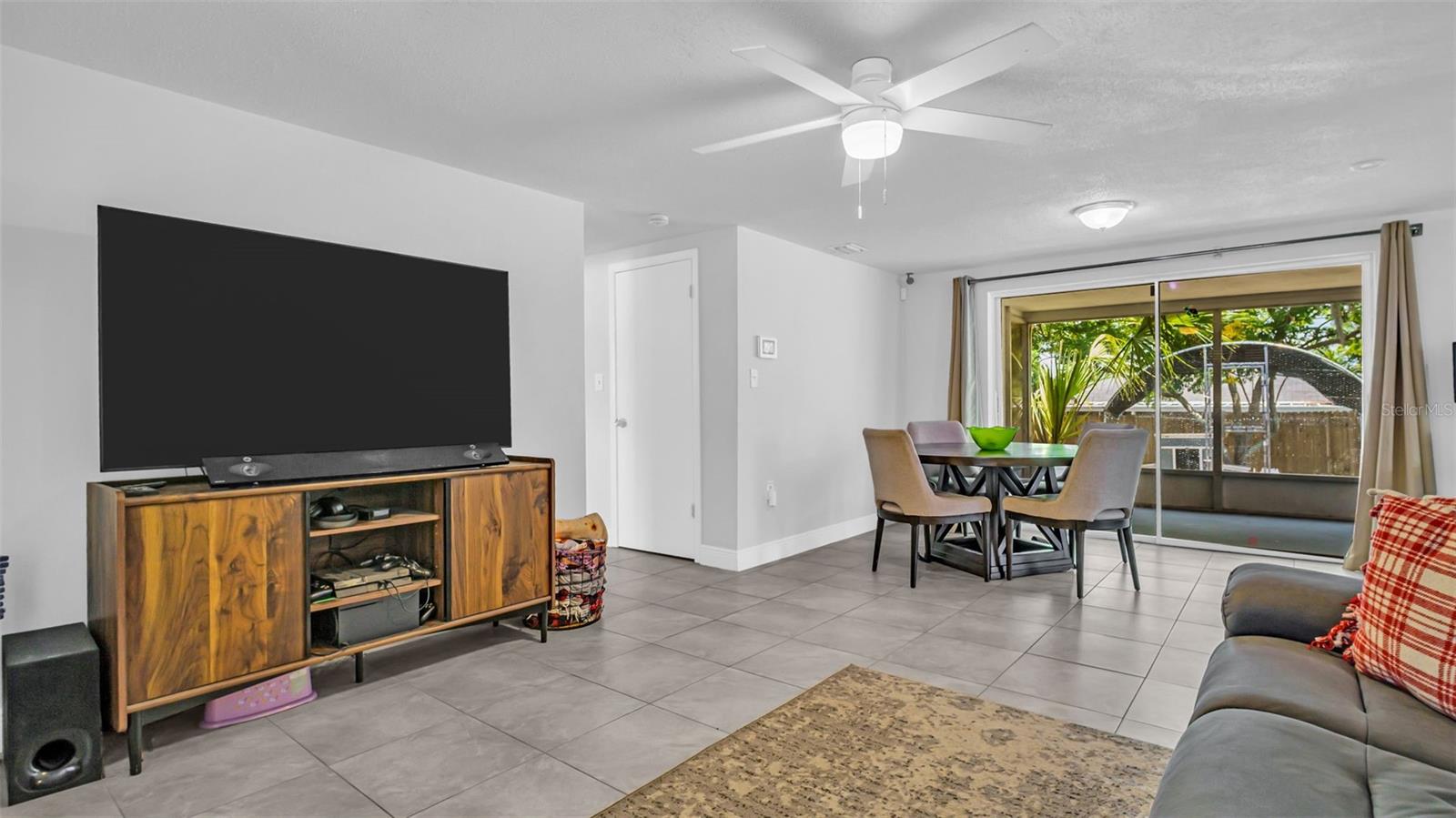 9406 RAINBOW LANE
