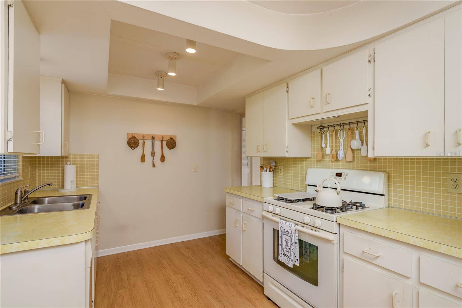 CANTERBURY CHASE - Residential