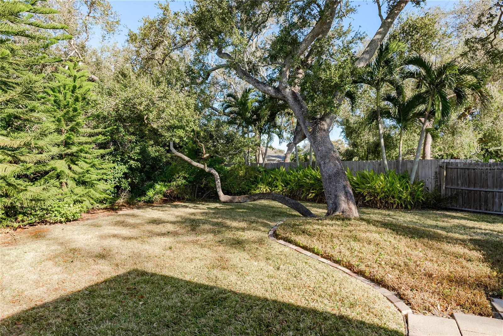 CANTERBURY CHASE - Residential