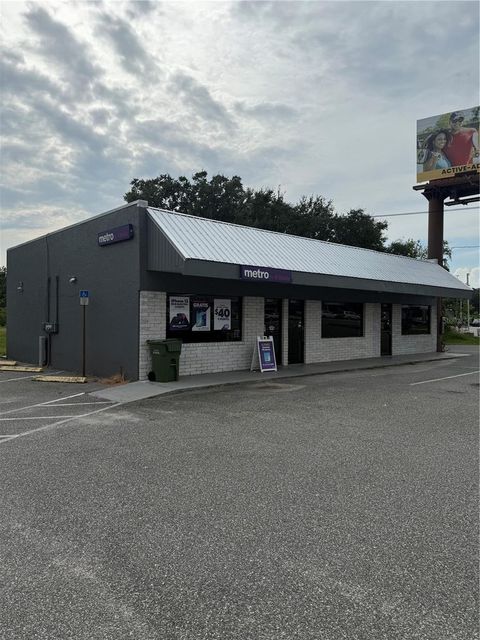 Tiny photo for 2111 Citrus Boulevard, Leesburg, FL 34748 (MLS # G5101434)