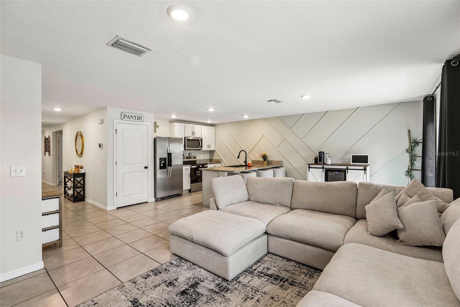 HERNANDO OAKS PH 3 - Residential