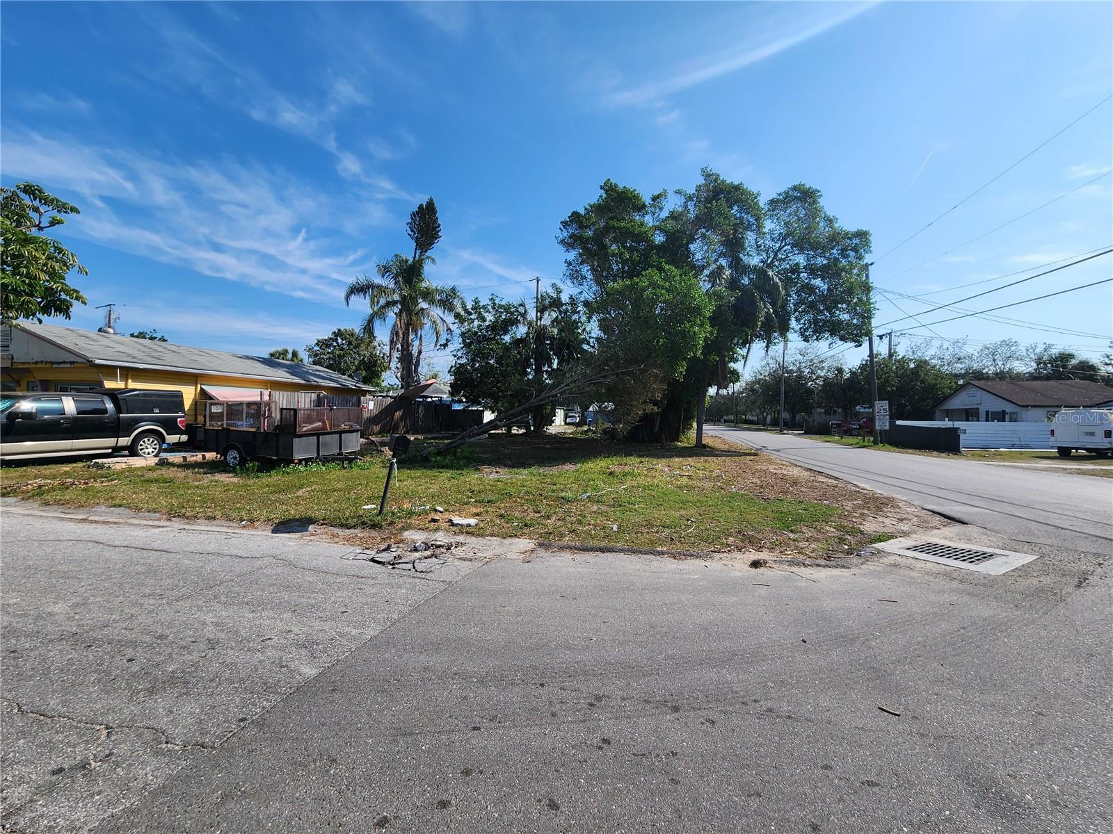 Bargain Alert! Price Just Slashed $10K !
Buildable lot (40x73) just off US41 in Bradenton behind Lowes, Dicks Sporting Goods, and Best Buy. Convenient location, public transit, shopping, restaurants all nearby. There are a mixture of businesses, mobile homes and brick and mortar home construction in the vicinity. Buyer to do their own due diligence to ensure their intended use is allowed. There was a prior structure on the lot that was demolished in 2015 and the seller still pays MCUD fee monthly for connection to public utilities. No HOA or CDD fees!