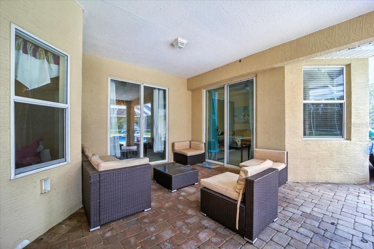 24 LAKESIDE PLACE W