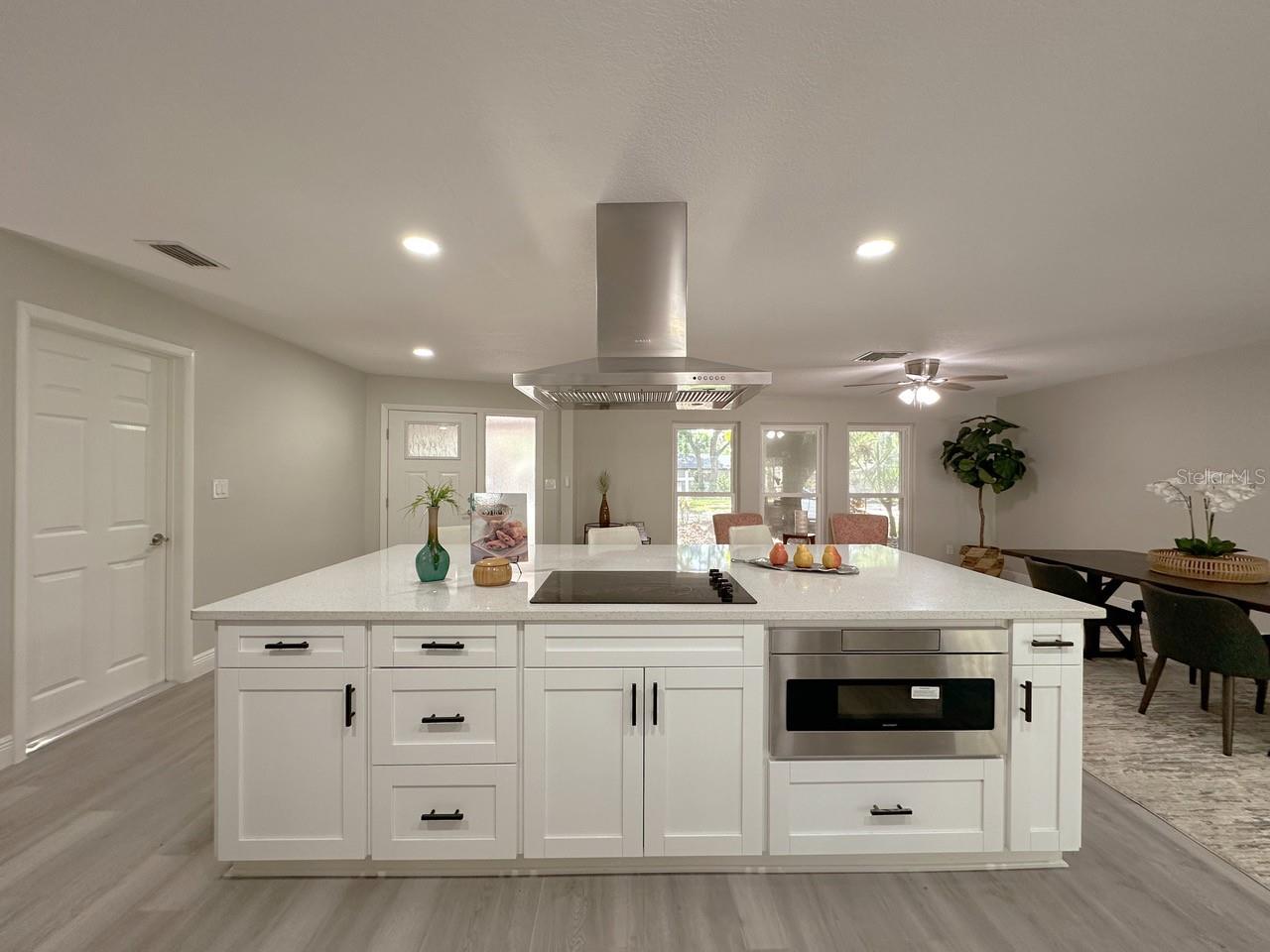 939 WOODLAND DRIVE