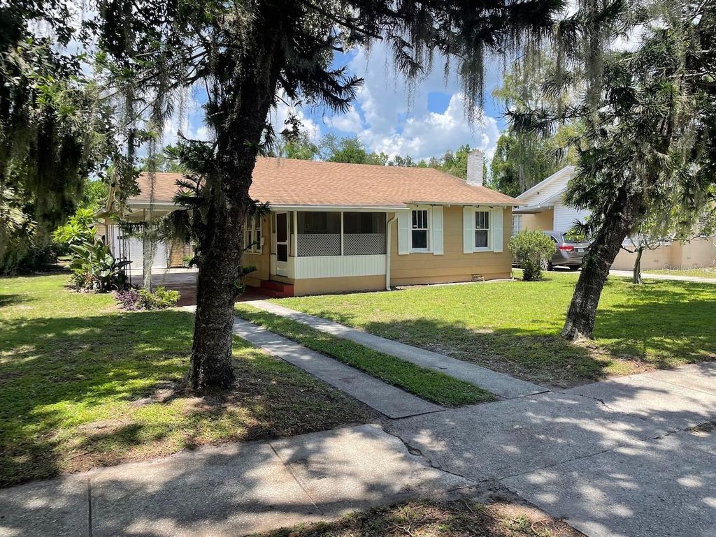 Photo of 1512 Holly Road, Lakeland, FL 33801 (MLS # A4659441)