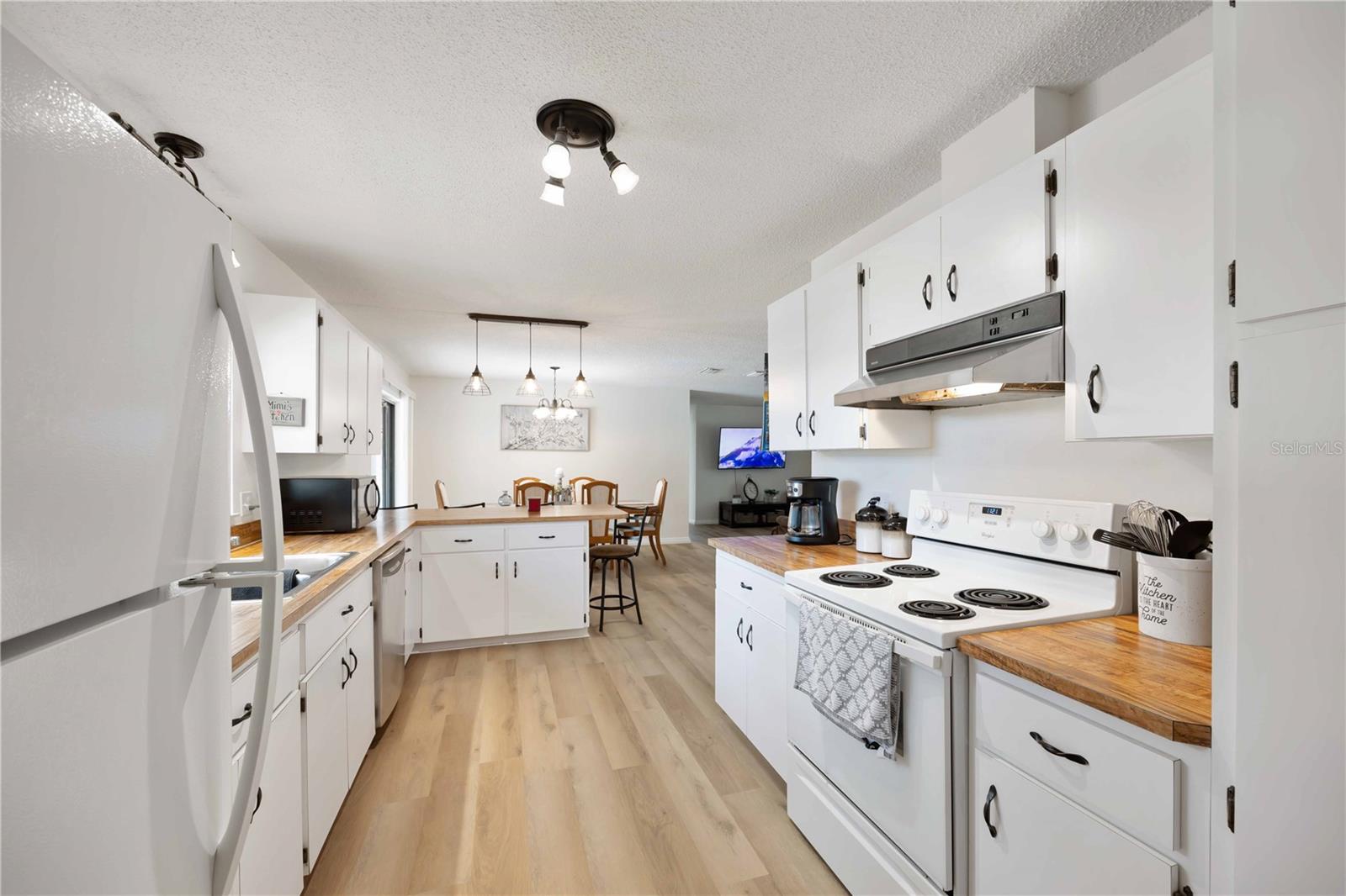 WALK/WATER LAKE ESTATES PH 03 - Residential