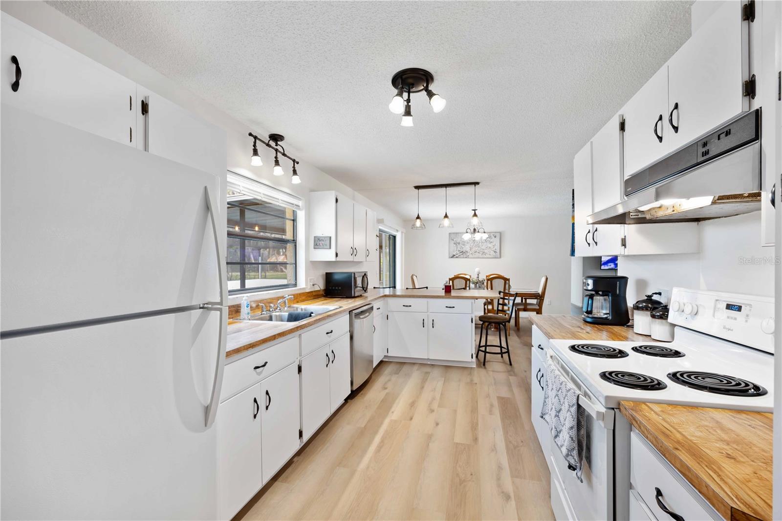 WALK/WATER LAKE ESTATES PH 03 - Residential