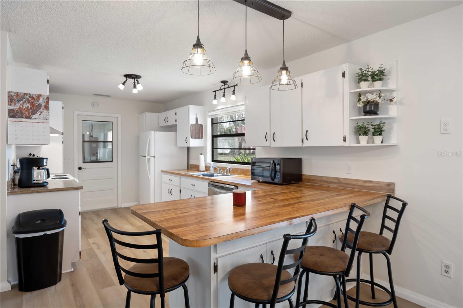 WALK/WATER LAKE ESTATES PH 03 - Residential