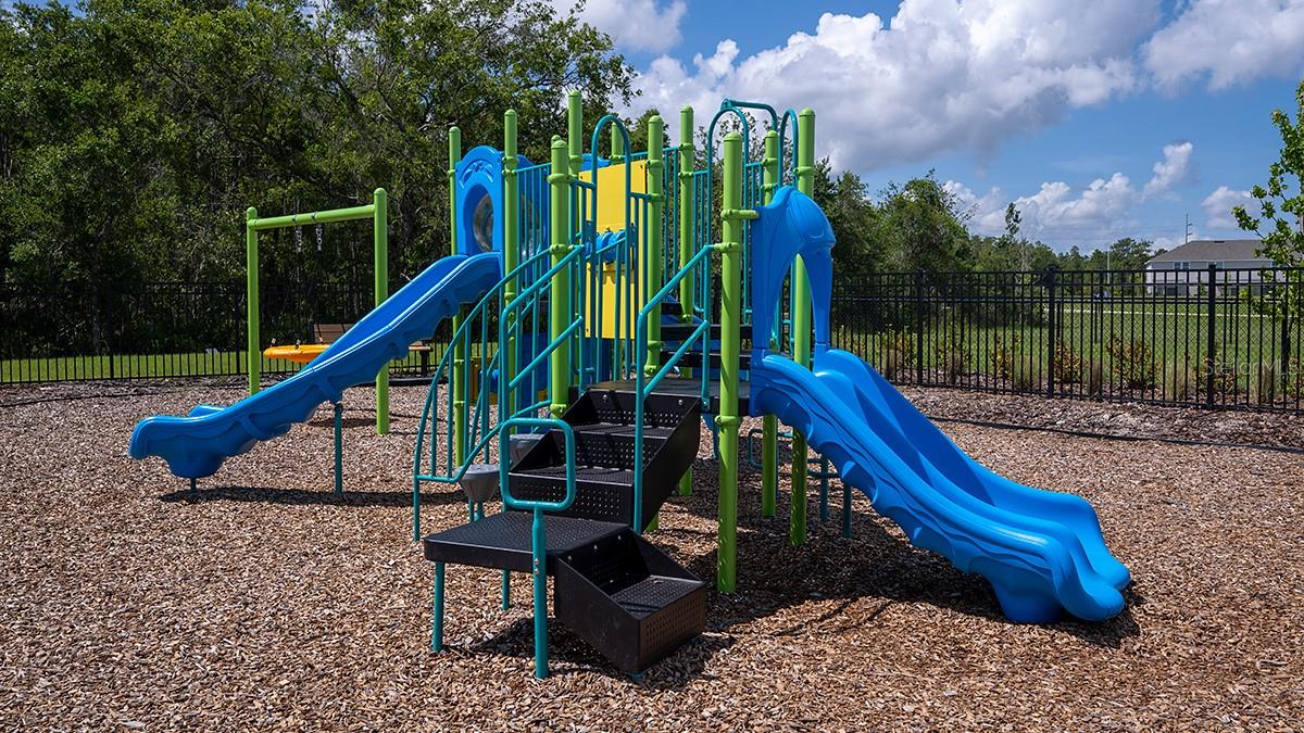 THE TOWNHOMES AT WESTVIEW - Residential