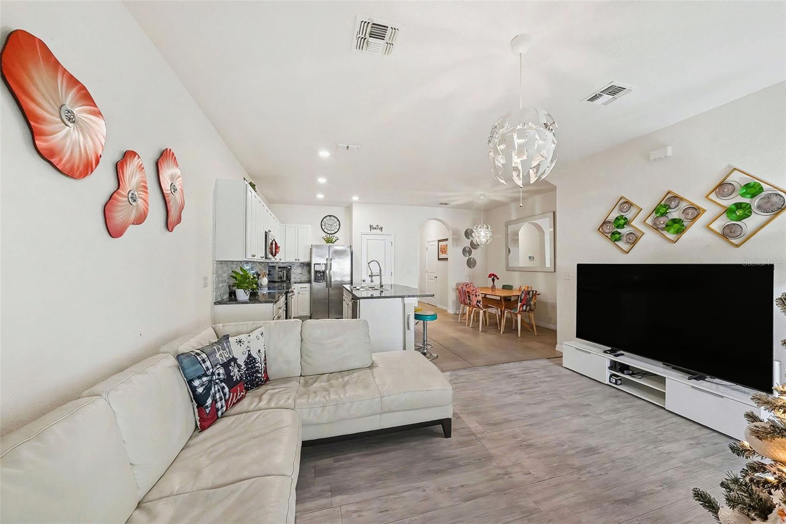 DISTRICT/BLOOMINGDALE - Residential