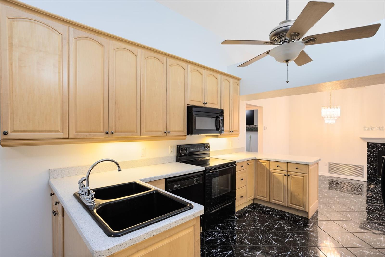 HYDE PARK - Residential Lease