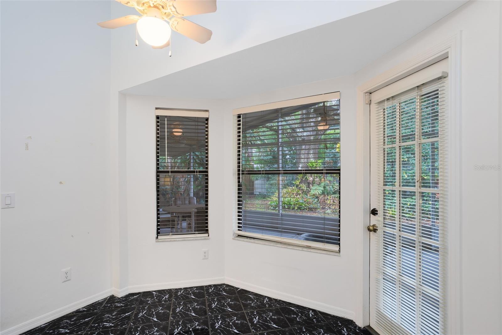 HYDE PARK - Residential Lease