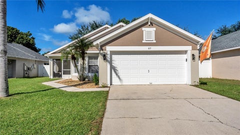 Photo of 815 Windsor Estates Dr, Davenport, FL 33837 (MLS # L4965295)