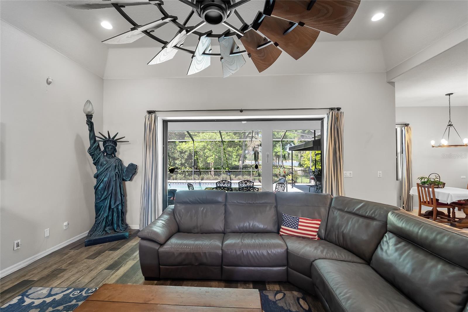 KINGSBOROUGH GARDENS SUB - Residential