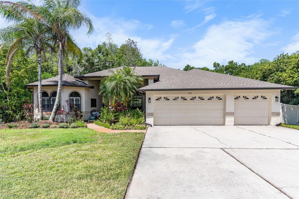 Photo of 1012 Kingsborough Gardens Court, Lutz, FL 33548 (MLS # TB8501775)