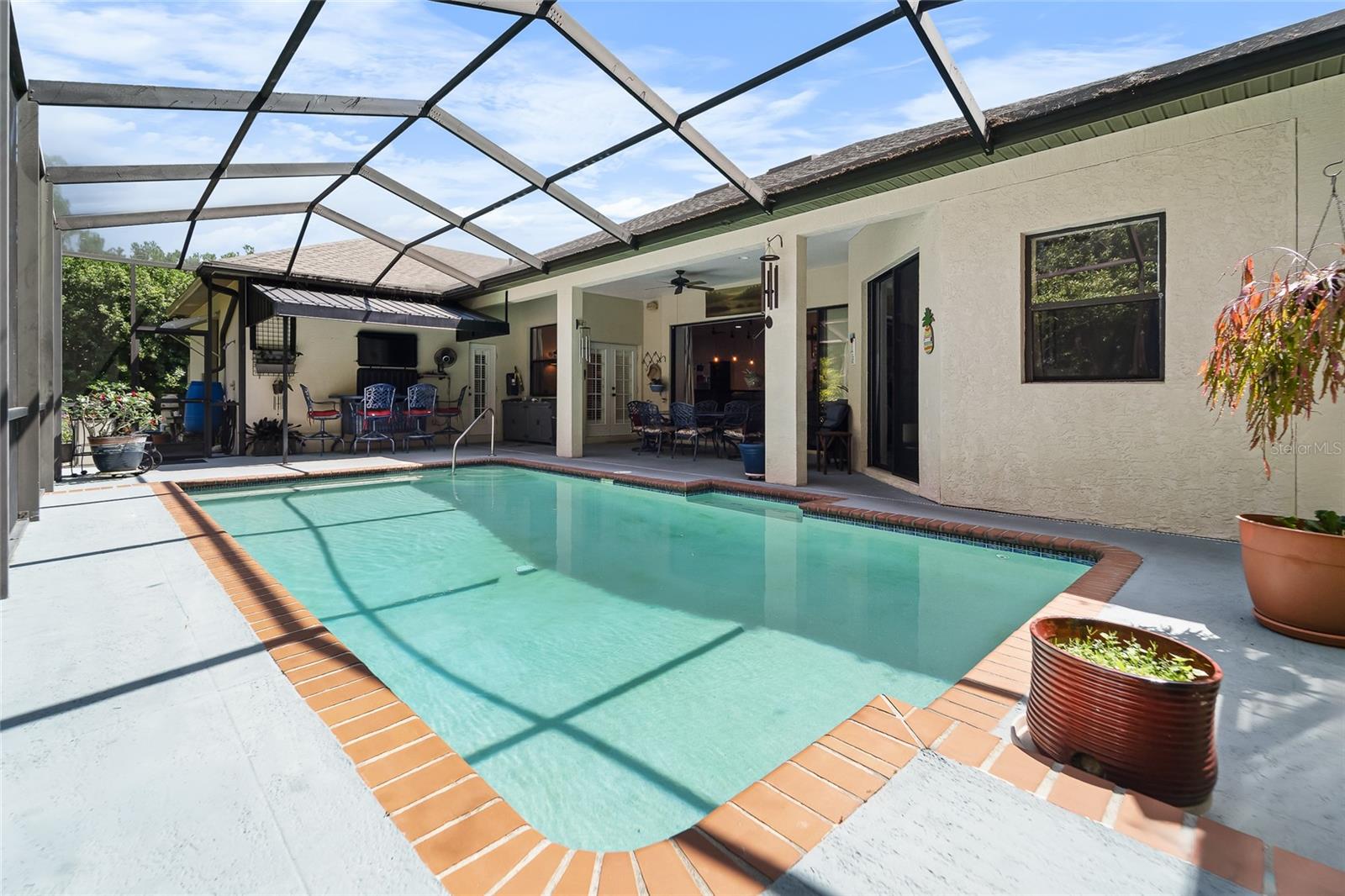 KINGSBOROUGH GARDENS SUB - Residential