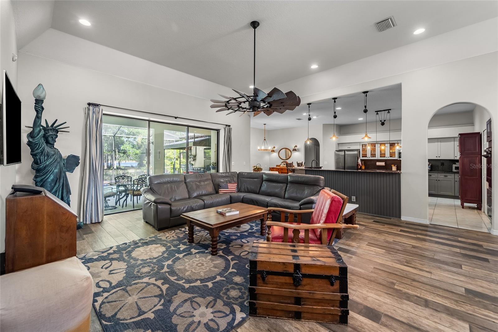 KINGSBOROUGH GARDENS SUB - Residential