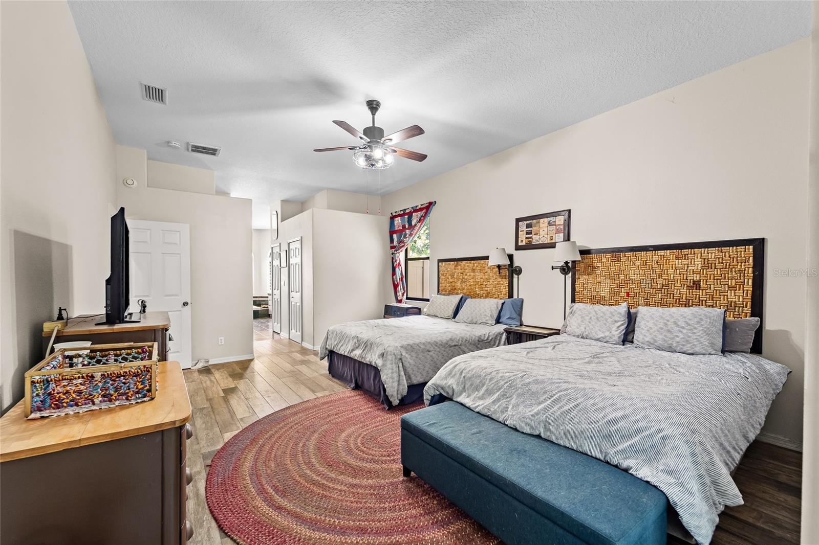 KINGSBOROUGH GARDENS SUB - Residential