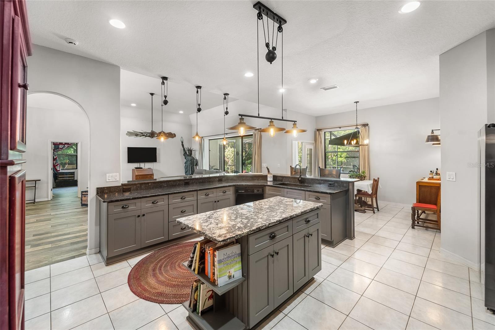 KINGSBOROUGH GARDENS SUB - Residential