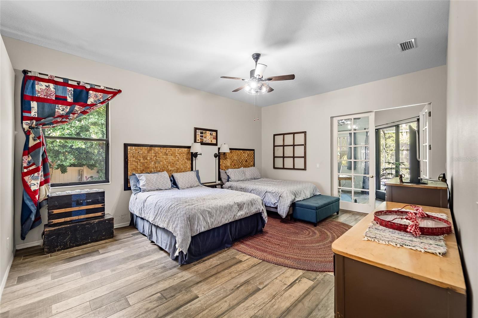 KINGSBOROUGH GARDENS SUB - Residential