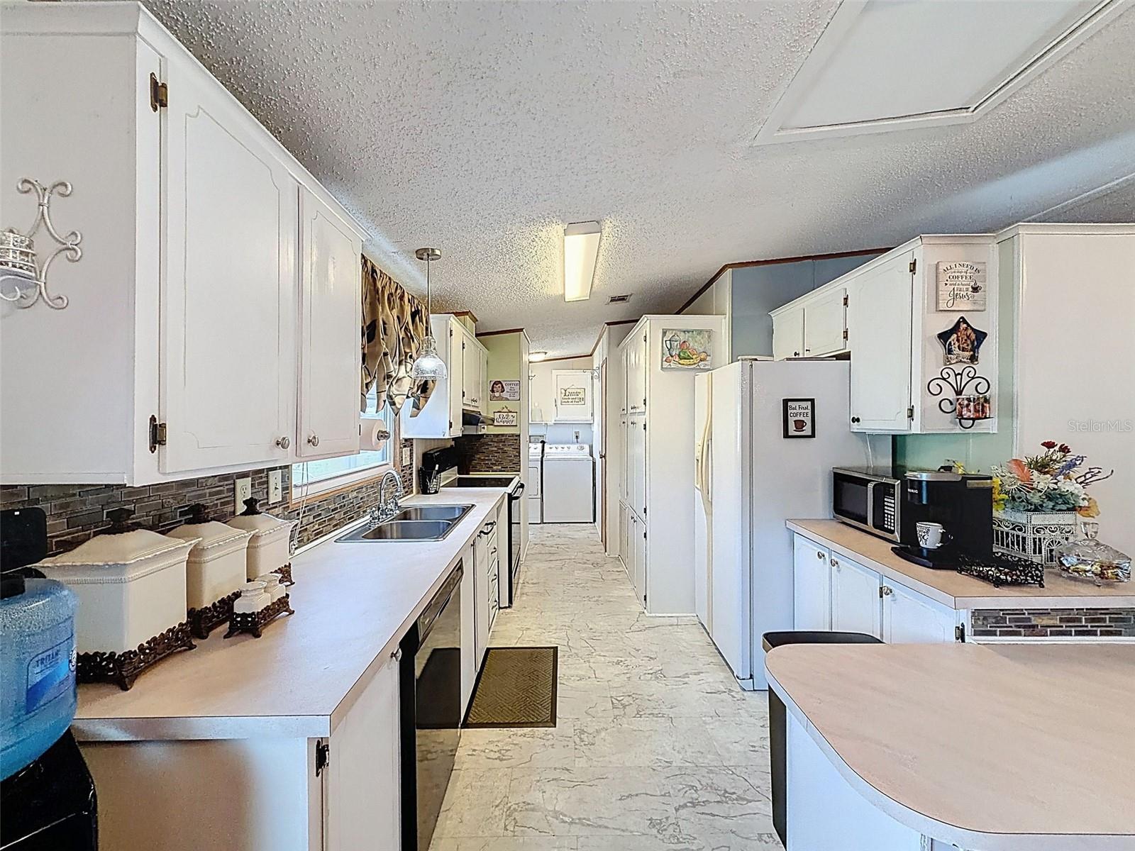 FOXWOOD LAKE ESTATES - Residential