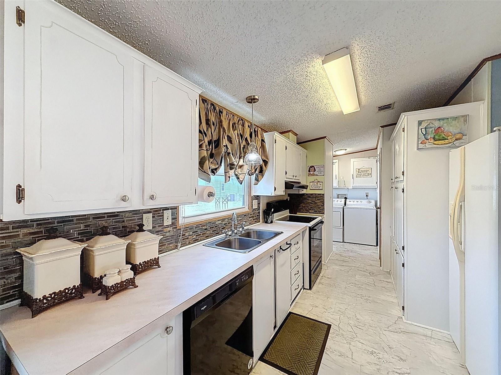 FOXWOOD LAKE ESTATES - Residential