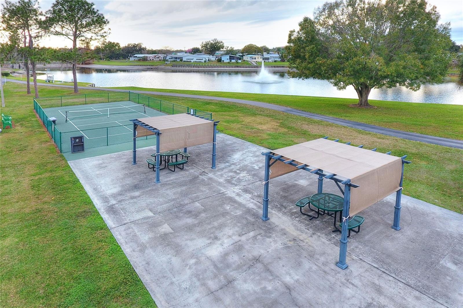 FOXWOOD LAKE ESTATES - Residential