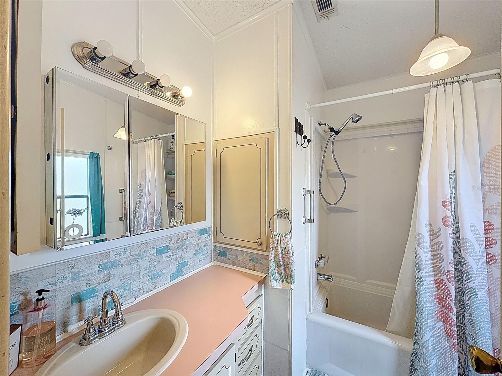 FOXWOOD LAKE ESTATES - Residential