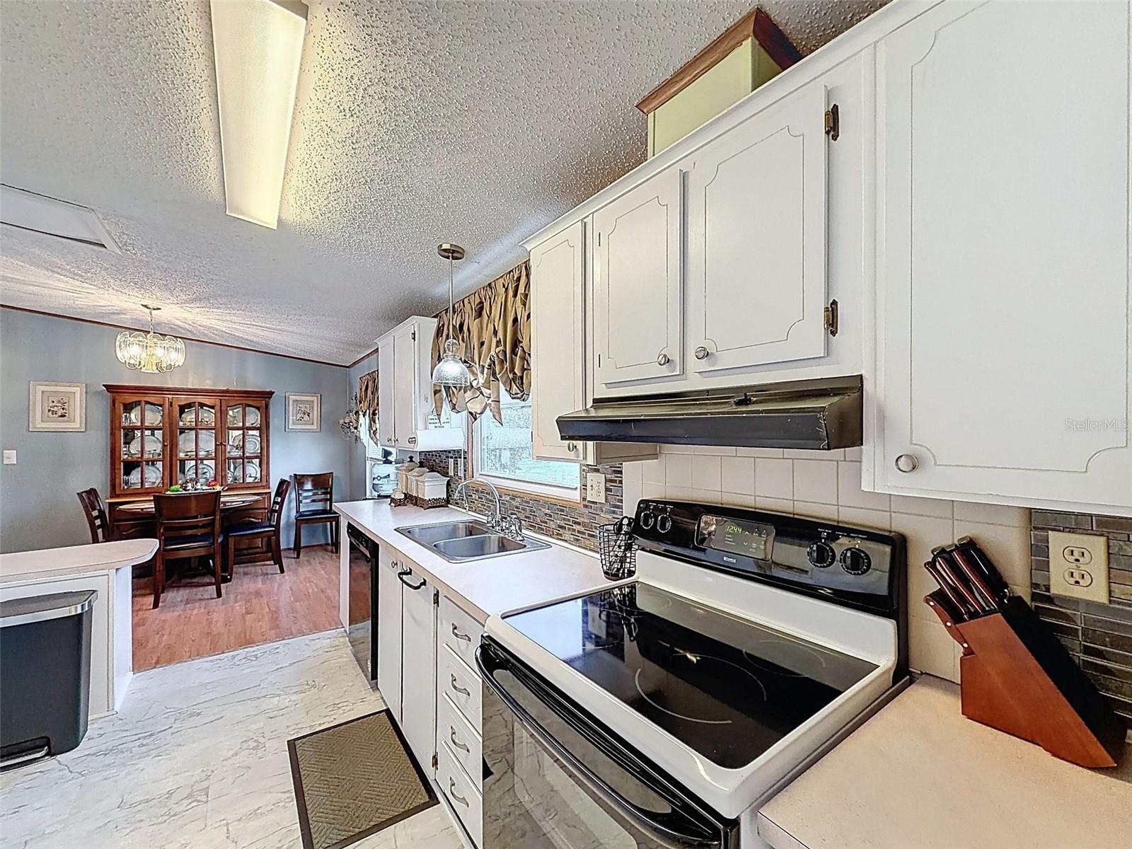 FOXWOOD LAKE ESTATES - Residential