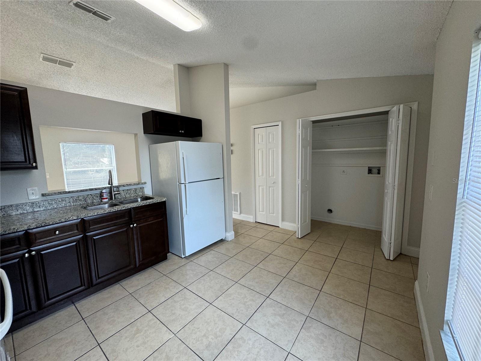 DELTONA LAKES UNIT 32 - Residential Lease