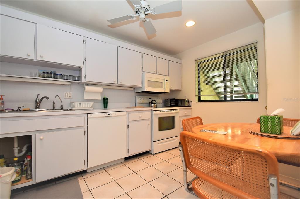 PELICAN COVE I - Residential Lease