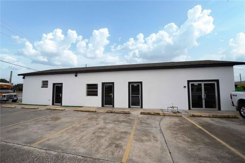 Photo of 101 Huey Street, Wildwood, FL 34785 (MLS # G5092558)