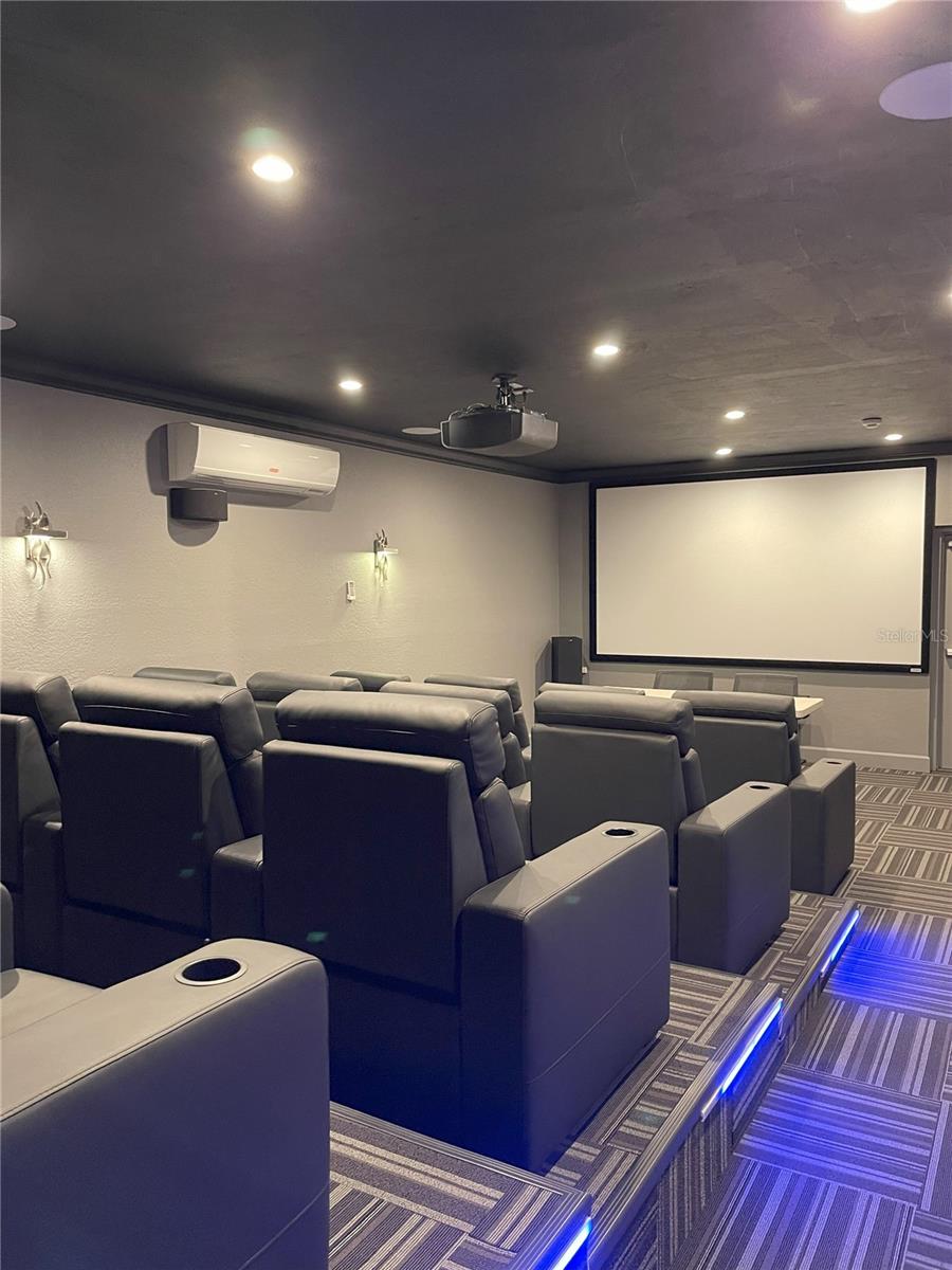 SARASOTA PALMS - Residential