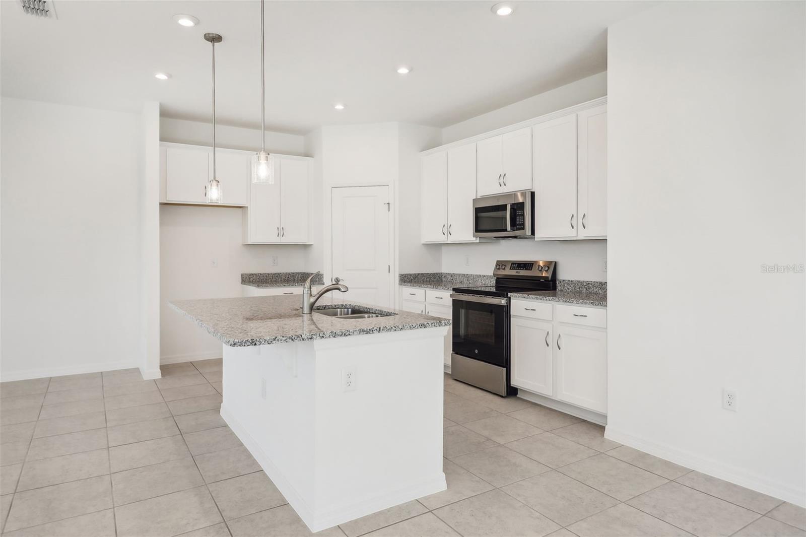 RESERVE AT COUNTRY CLUB LAKES ESTATES - Residential