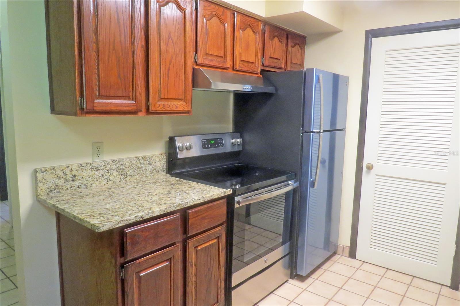 454 COTTAGE CIRCLE