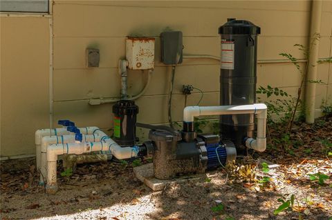 A home in LAKE WALES