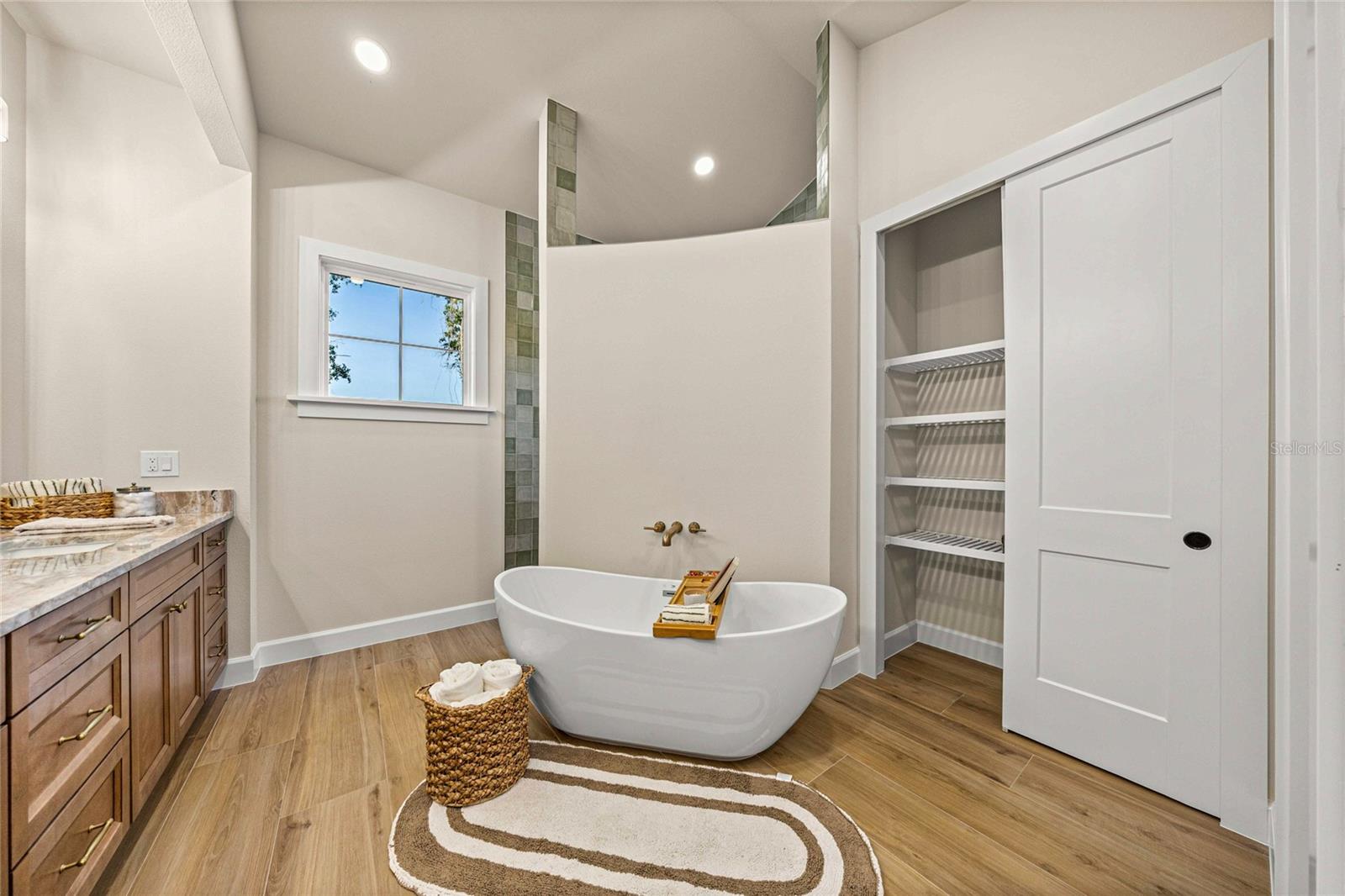 SUMMERSET ESTATE - Residential
