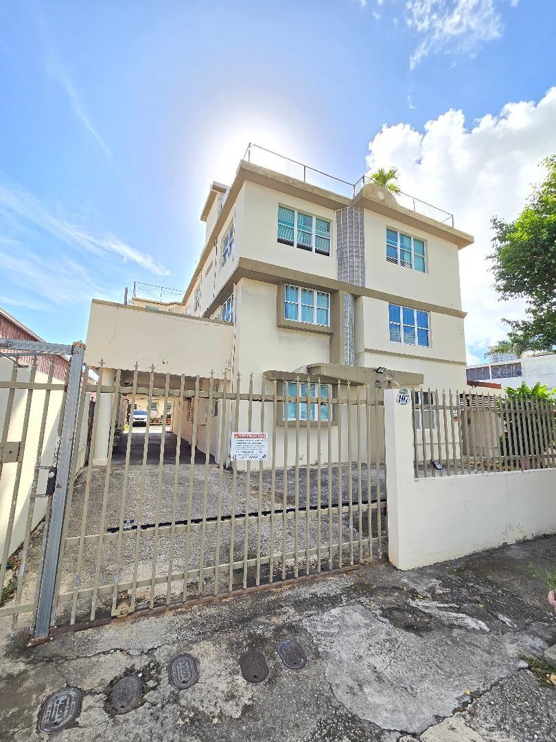 Live steps from the beach in one of San Juan’s most sought-after locations!
This beautiful 2-bedroom, 2-bathroom apartment comes fully furnished and equipped – ready for you to move in and enjoy. 2 Bedrooms – Spacious and filled with natural light, 1.5 Bathrooms – Modern finishes and comfort, Private Whirlpool – Your own oasis for relaxation, Fully Furnished & Equipped – Stylish décor, quality appliances, and all essentials included, Prime Location – In Punta Las MarÃas, just a short walk to the ocean, restaurants, and nightlife, Secure & Exclusive Building