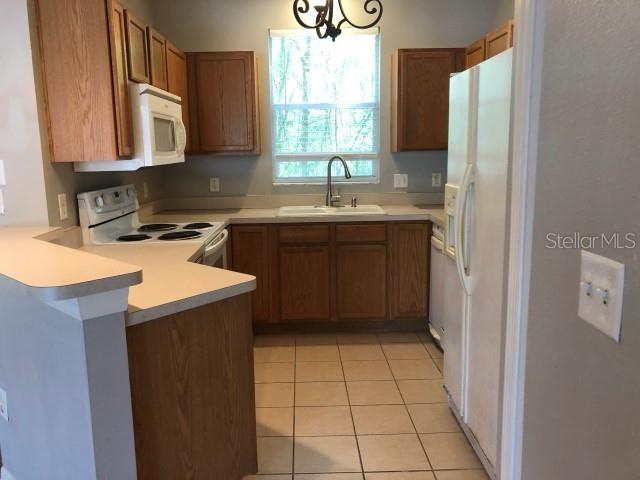NEW TWNHMS OF LAKEVIEW VILL - Residential Lease