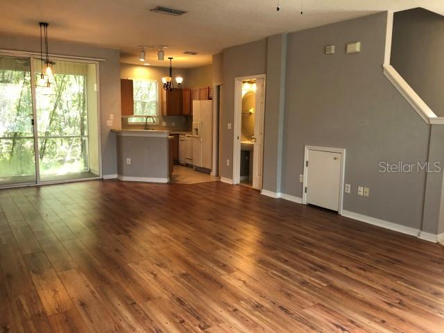 NEW TWNHMS OF LAKEVIEW VILL - Residential Lease