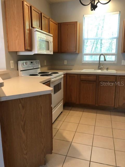 NEW TWNHMS OF LAKEVIEW VILL - Residential Lease