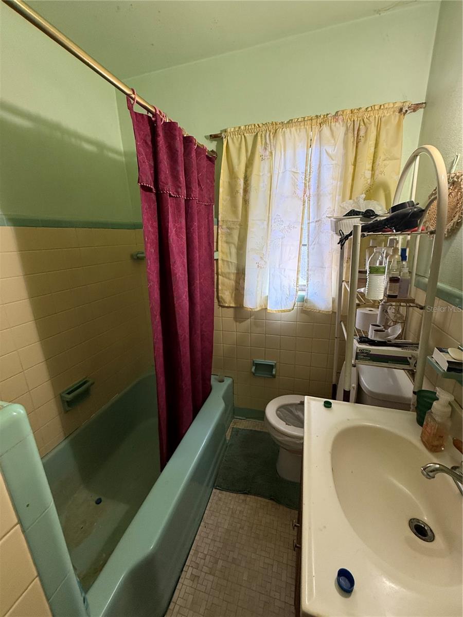 LAKESIDE 1ST ADD - Residential