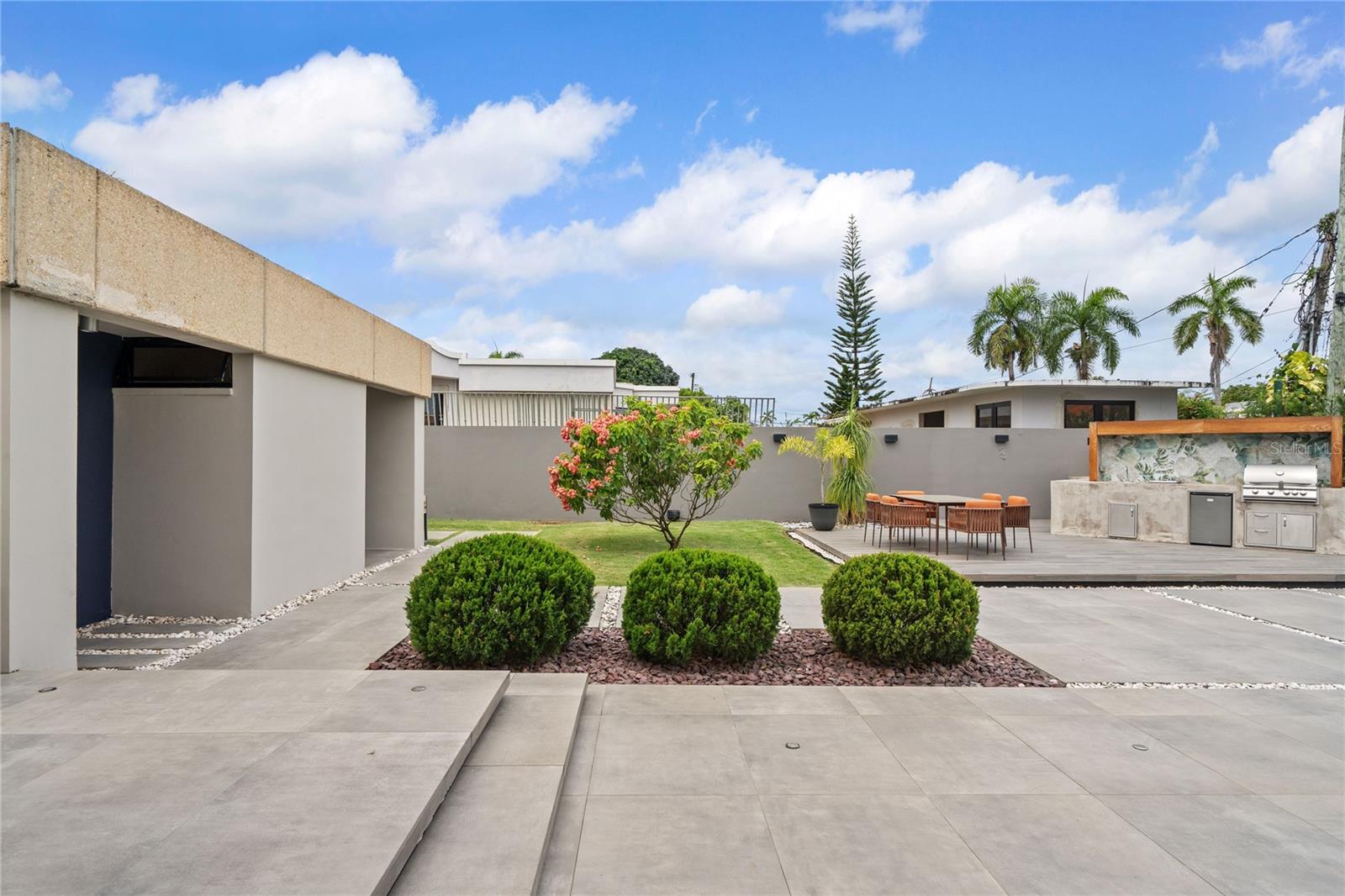 1920 PETUNIA ST., URB. SANTA MARIA - Residential