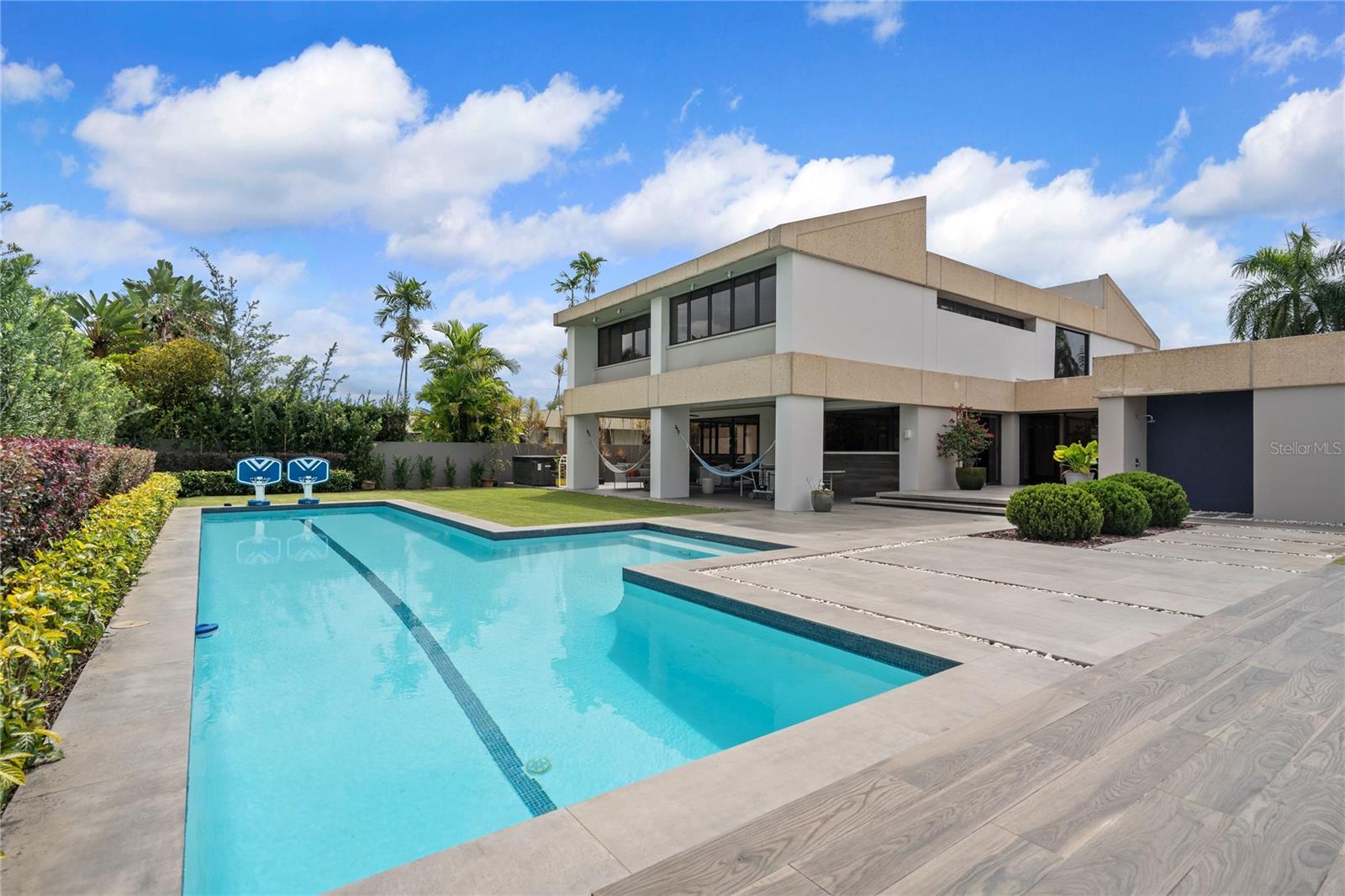 1920 PETUNIA ST., URB. SANTA MARIA - Residential